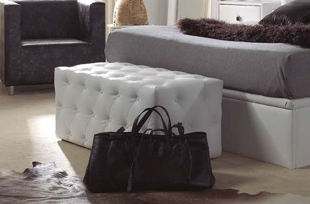 Banqueta para pie de cama rigido polipiel blanca Modelo Capitoné